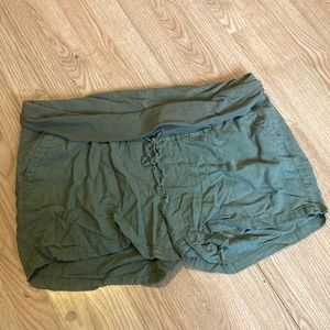 Old Navy Maternity Shorts - XXL